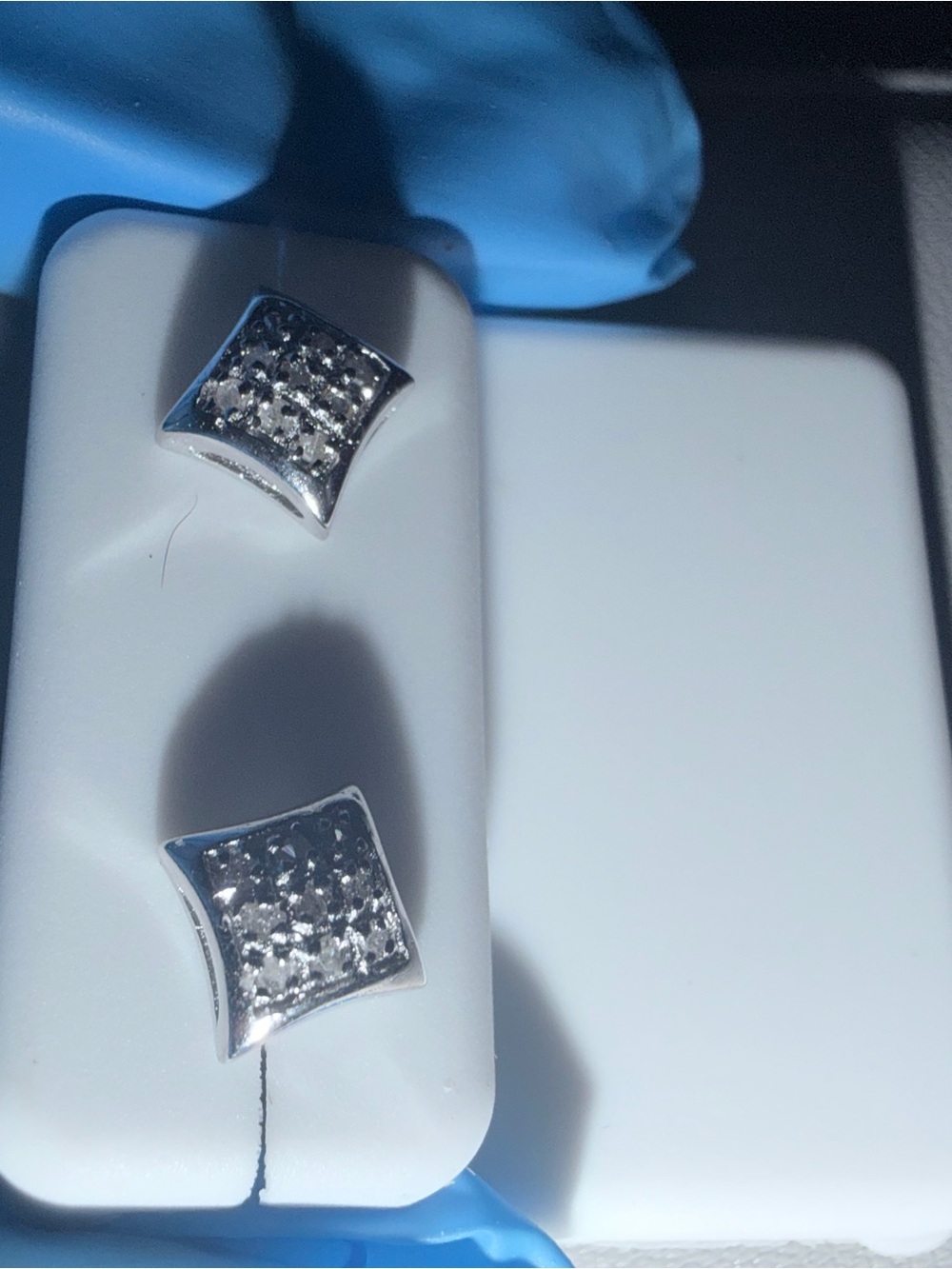 925 sterling SILVER real DIAMOND
0. 10CTW  diamond stud earrings